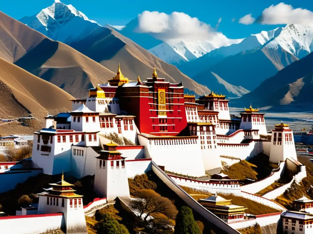 Imponente Potala Palace en Lhasa, Tíbet, rodeado de montañas nevadas y monjes