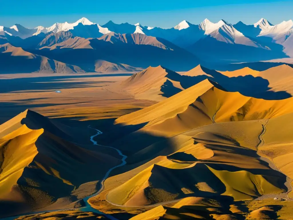 Vista panorámica impresionante de las Montañas Altai en Mongolia, bañadas por la cálida luz dorada del atardecer